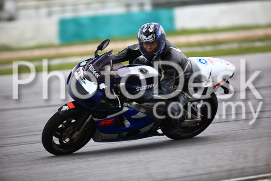 01_101030_01187_RevClub