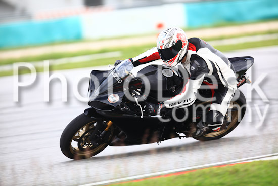 01_101030_01189_RevClub