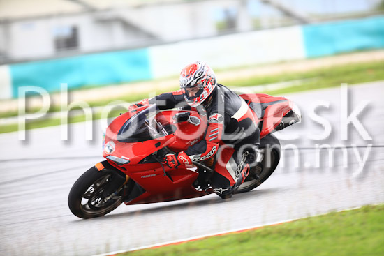 01_101030_01192_RevClub