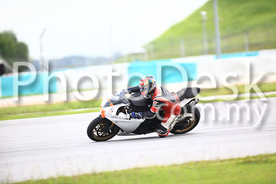 01_101030_01194_RevClub