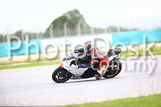 01_101030_01195_RevClub