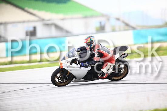 01_101030_01196_RevClub