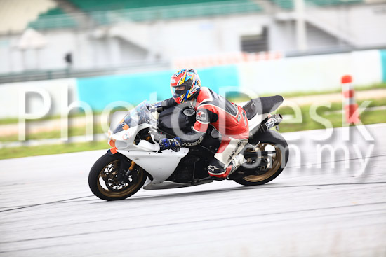 01_101030_01197_RevClub