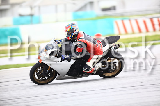 01_101030_01198_RevClub