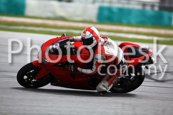 01_101030_01204_RevClub