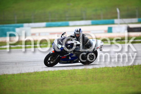 01_101030_01216_RevClub