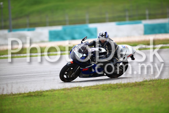 01_101030_01217_RevClub