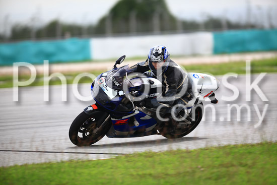 01_101030_01219_RevClub