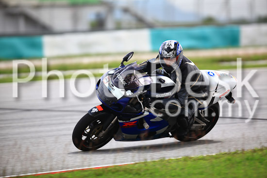 01_101030_01220_RevClub