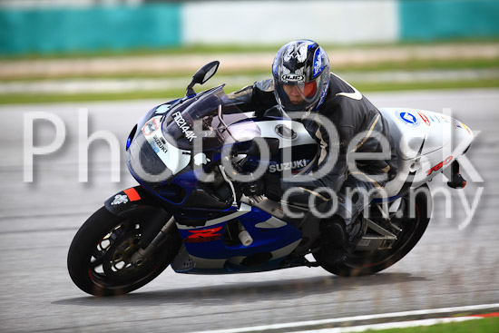 01_101030_01221_RevClub