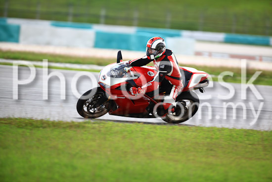 01_101030_01224_RevClub