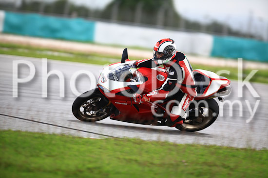 01_101030_01225_RevClub