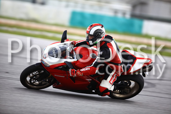 01_101030_01227_RevClub