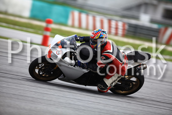 01_101030_01235_RevClub