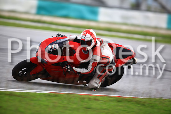 01_101030_01237_RevClub