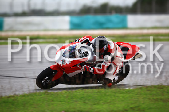 01_101030_01244_RevClub