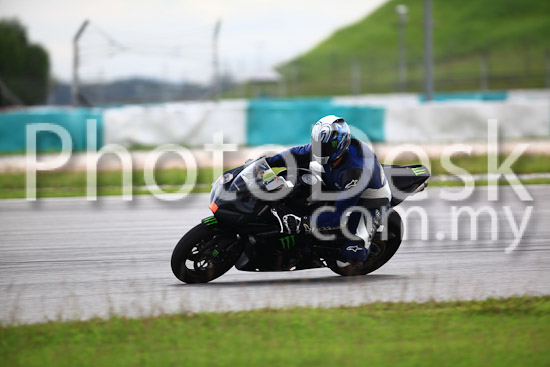 01_101030_01247_RevClub