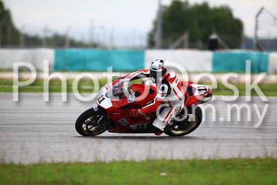 01_101030_01252_RevClub