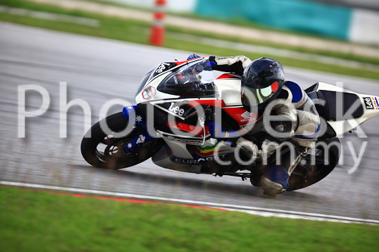 01_101030_01255_RevClub