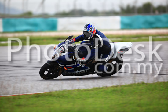 01_101030_01257_RevClub