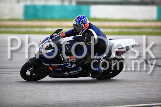 01_101030_01258_RevClub