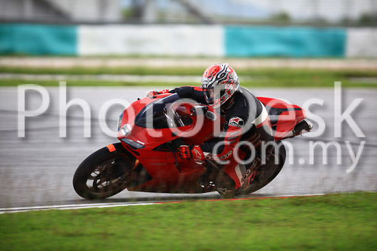 01_101030_01261_RevClub