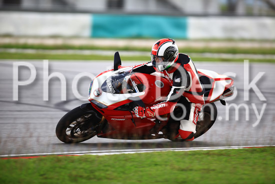 01_101030_01270_RevClub