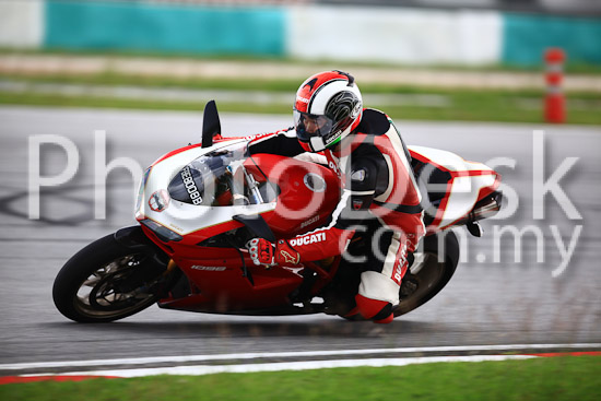 01_101030_01271_RevClub