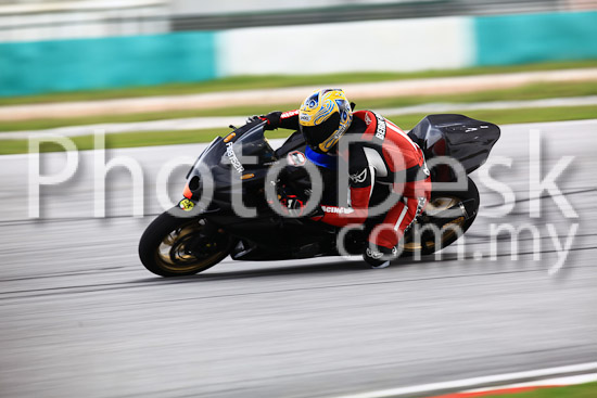 01_101030_01275_RevClub