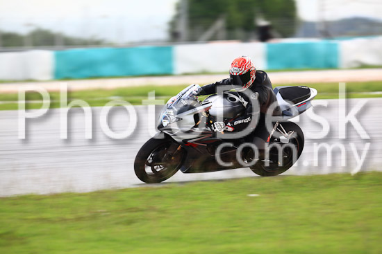 01_101030_01281_RevClub