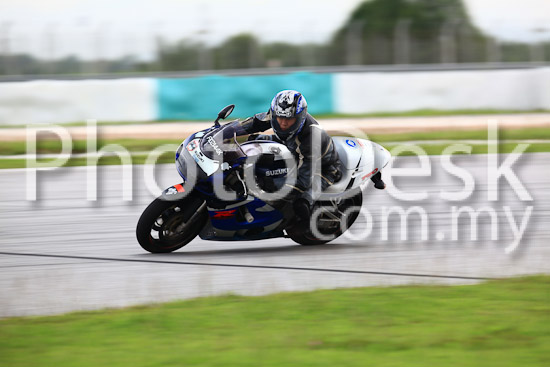 01_101030_01285_RevClub