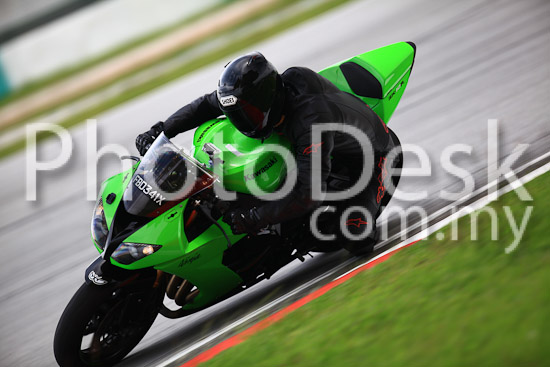 01_101030_01292_RevClub