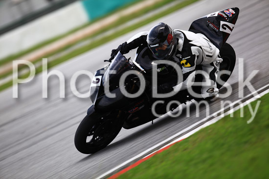 01_101030_01300_RevClub