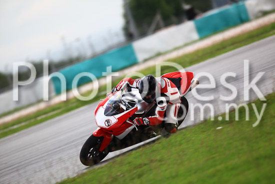 01_101030_01301_RevClub