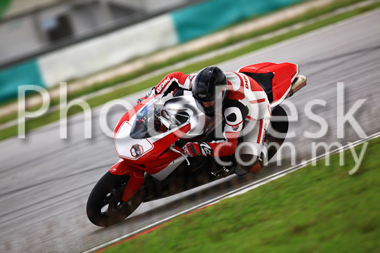 01_101030_01303_RevClub