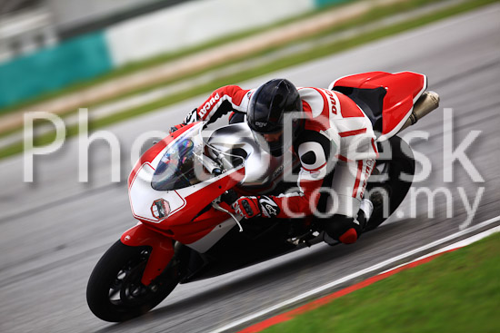 01_101030_01304_RevClub