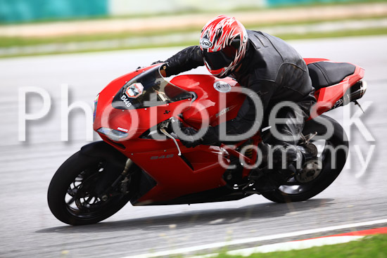 01_101030_01323_RevClub