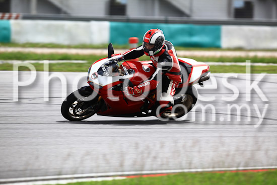 01_101030_01324_RevClub