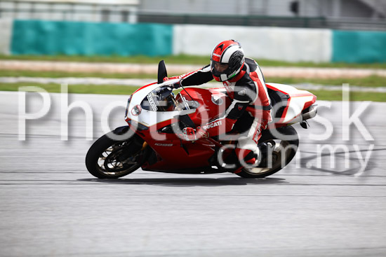 01_101030_01325_RevClub