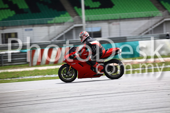 01_101030_01330_RevClub