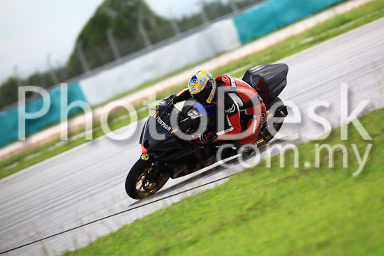 01_101030_01332_RevClub