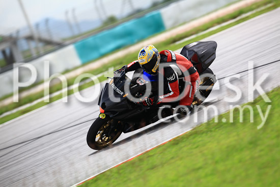 01_101030_01333_RevClub