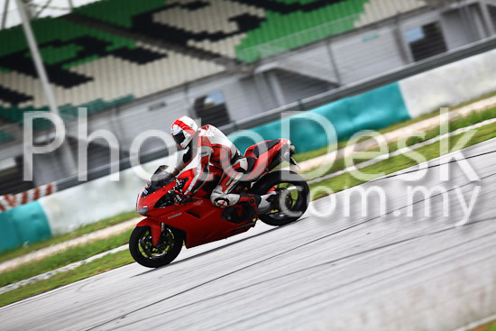 01_101030_01339_RevClub