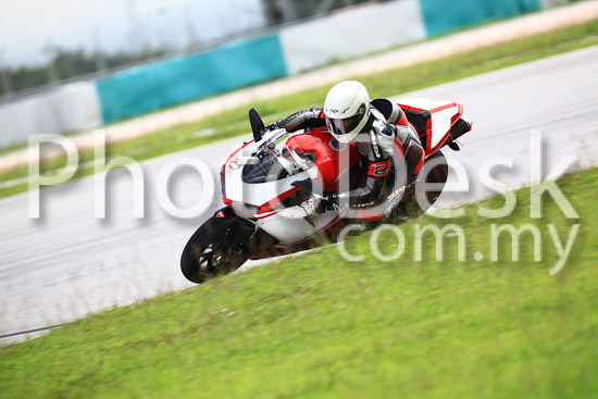 01_101030_01343_RevClub