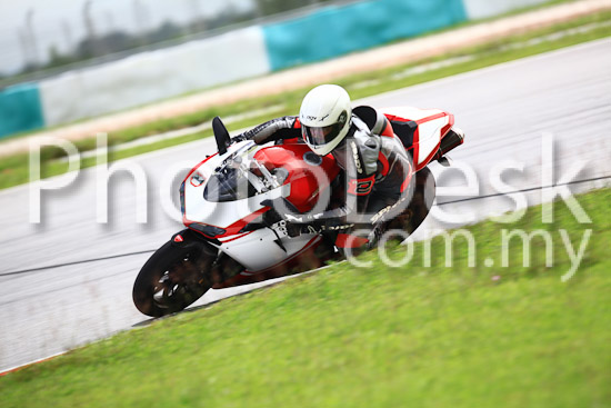 01_101030_01344_RevClub