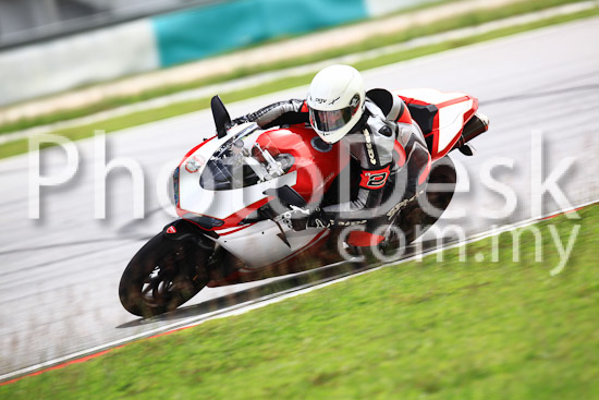 01_101030_01345_RevClub