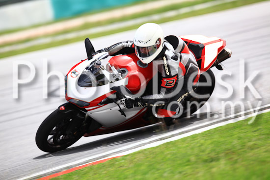 01_101030_01346_RevClub