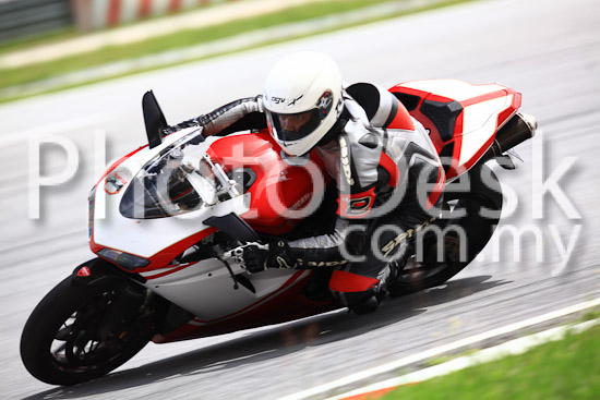 01_101030_01347_RevClub