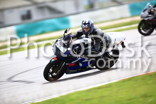 01_101030_01362_RevClub