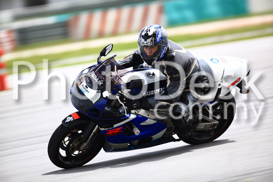 01_101030_01365_RevClub